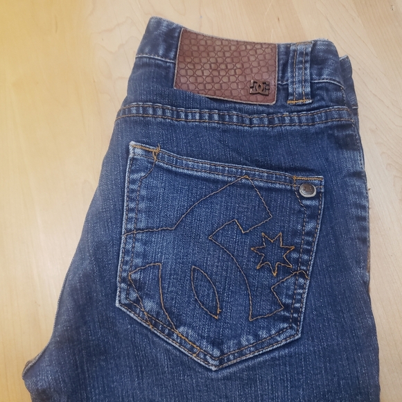 DC Slim Fit Dark Wash Button Up Jeans Size 26 - Picture 4 of 10